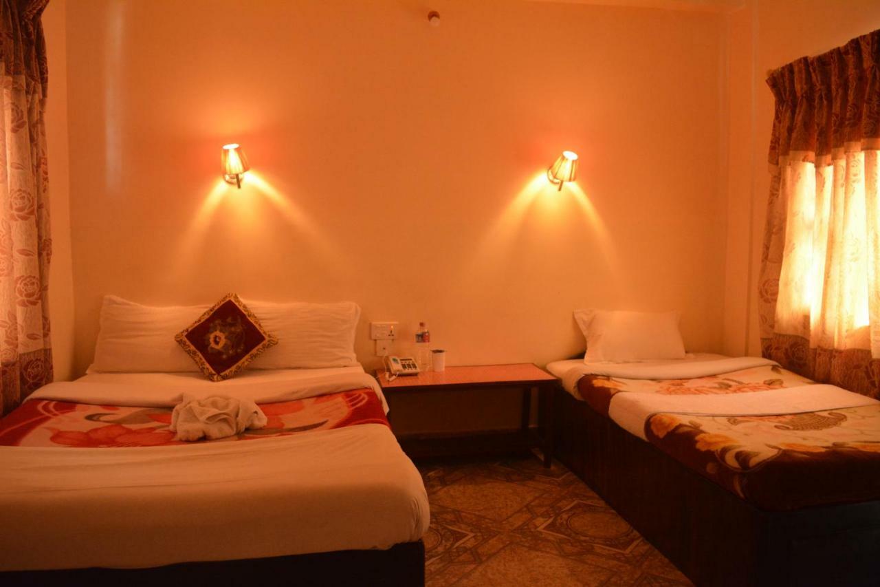 Hotel Direction Покхара Екстер'єр фото