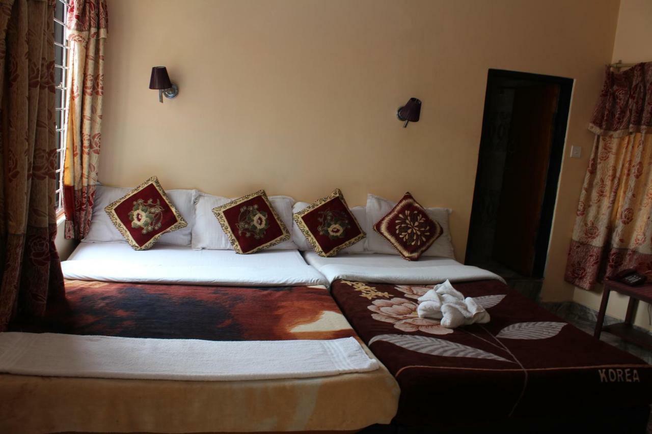 Hotel Direction Покхара Екстер'єр фото