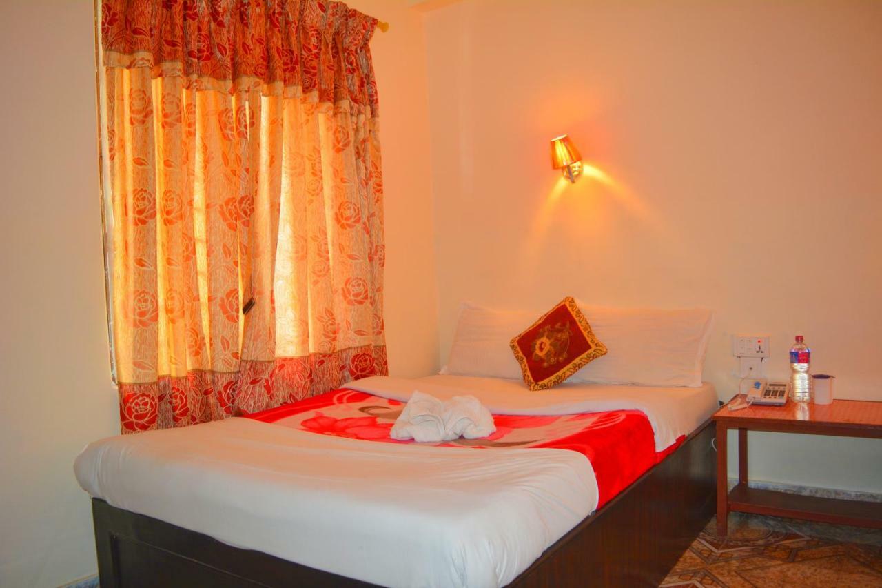 Hotel Direction Покхара Екстер'єр фото